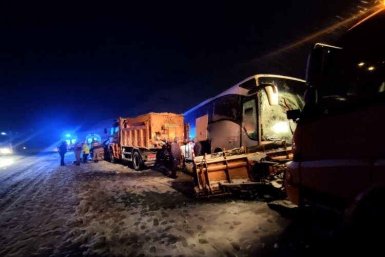 Erzincan'da zincirleme trafik kazası: &Ccedil;ok sayıda yaralı var