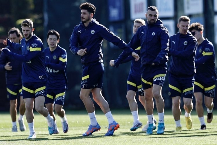 Fenerbah&ccedil;e, Fatih Karag&uuml;mr&uuml;k ma&ccedil;ı hazırlıklarını s&uuml;rd&uuml;rd&uuml;