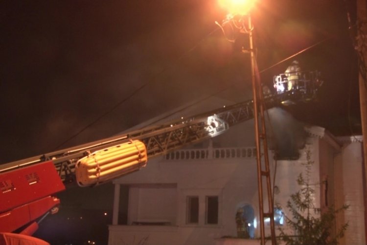 İstanbul'da 3 katlı villada yangın paniği
