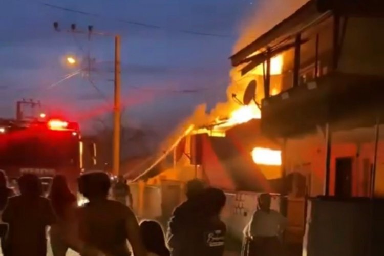 D&uuml;zce'de iftar vakti yangın! Evi k&uuml;l oldu