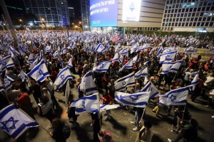 İsrailliler yargı reformu protestolarının 14. haftasında da sokaklardaydı