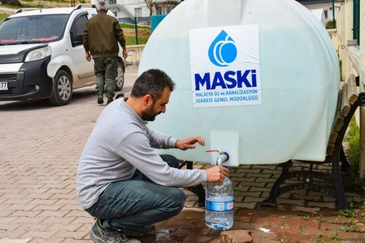 Malatya'da vatandaşların su ihtiyacı tankerlerle karşılanıyor