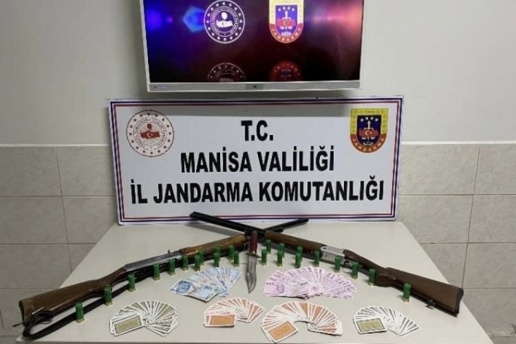 Manisa'da kumar oynarken yakalanan 11 kişiye 40 bin 500 TL ceza kesildi