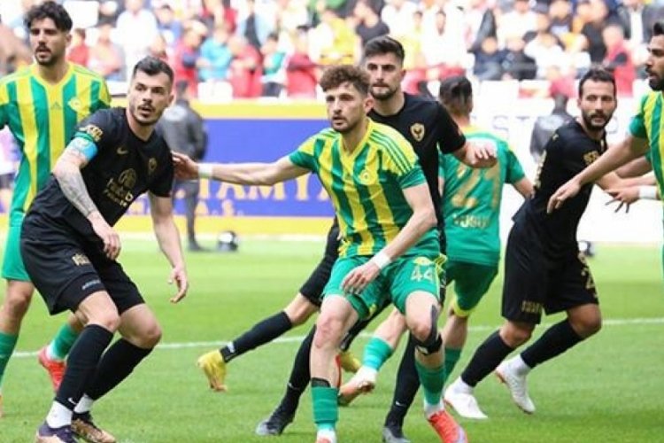 Kaleye defans oyuncusu girdi 9 gol yedi!