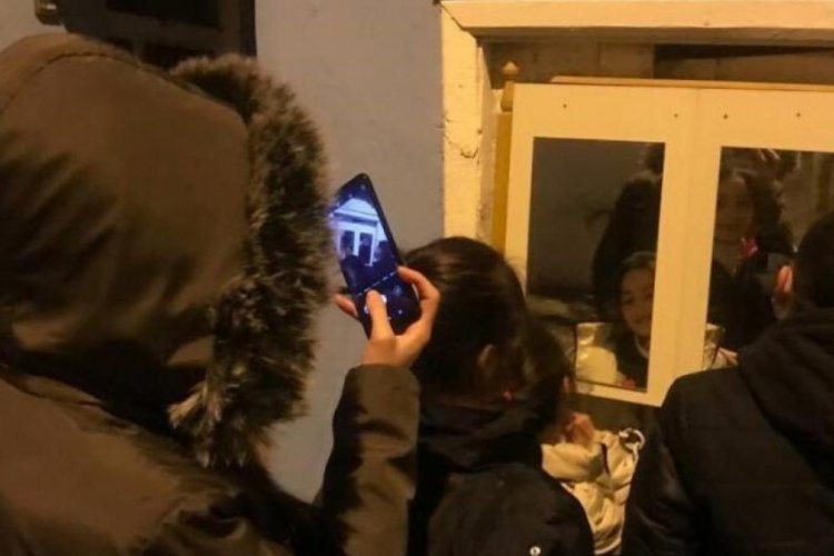 Mahalle arasındaki ayna g&ouml;renleri şaşırttı