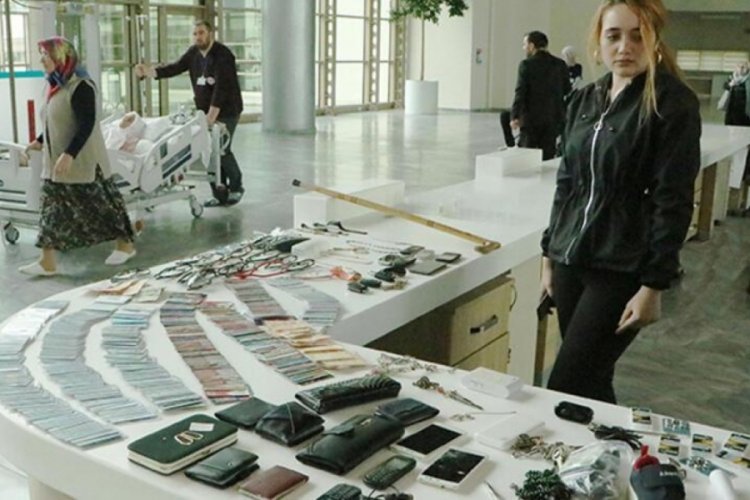 Erzurum Şehir Hastanesi'nde unutulan kimlik ve banka kartı sahiplerini bekliyor