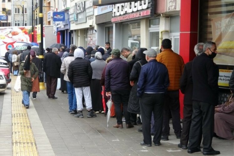 Sivas'ta ucuz et kuyruğu