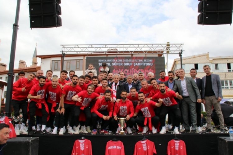 Akşehirspor şampiyonluğunu kutladı