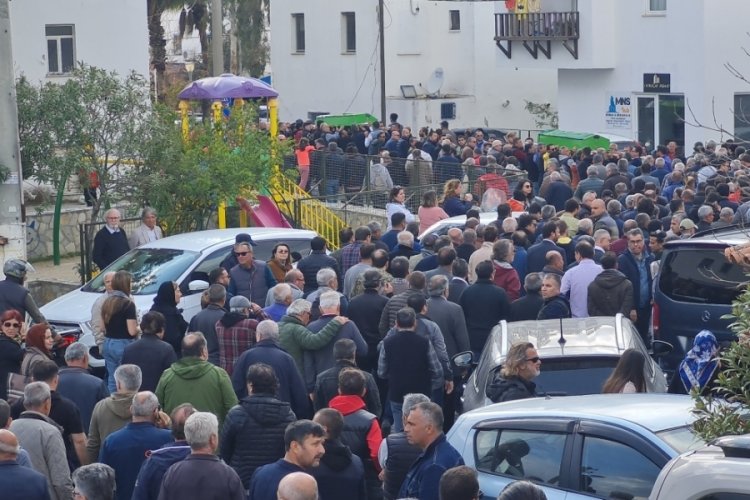 Muğla Bodrum'da aile i&ccedil;i kavgada &ouml;len anne ve oğlu toprağa verildi