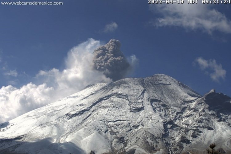 Meksika'da Popocatepetl Yanardağı'nda 24 saatte 12 patlama