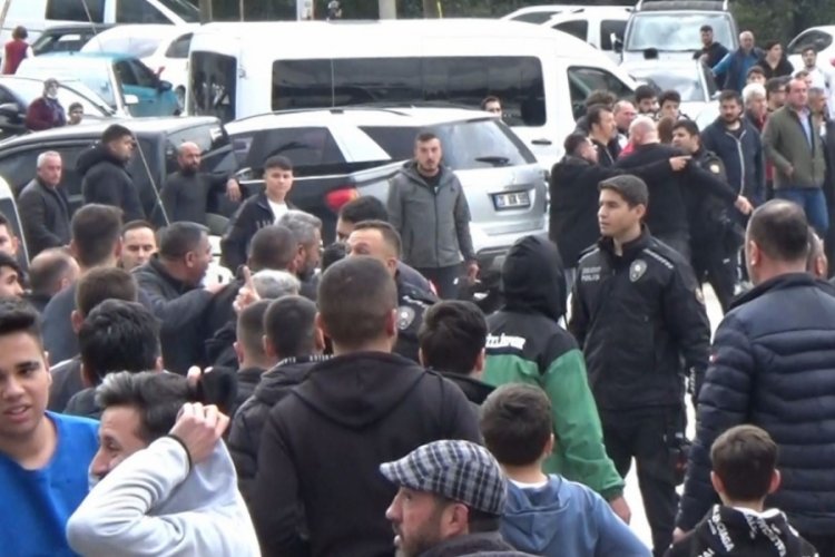 Ma&ccedil;ta başlayan s&ouml;zl&uuml; tartışma, bitiş d&uuml;d&uuml;ğ&uuml;yle sokağa taştı