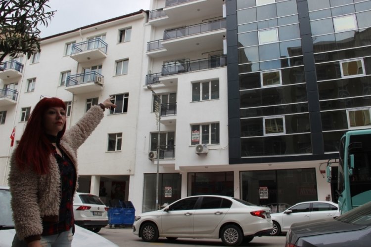 1 yıllık kirasını peşin &ouml;dedikleri daireye giremiyorlar