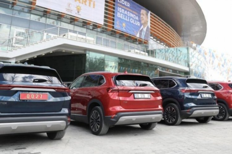 Bakanlar Ankara Spor Salonu'na TOGG ile geldi