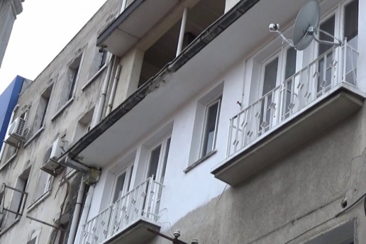 İzmir'de ayrılık aşamasındaki eşini &ouml;ld&uuml;r&uuml;p eğlenmeye gitti