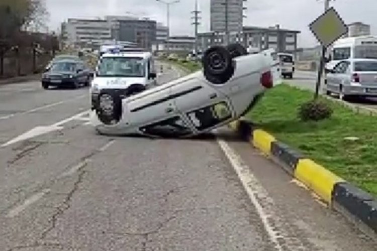 Gaziantep'te takla atarak ters d&ouml;nen otomobildeki 2 kişi yaralandı