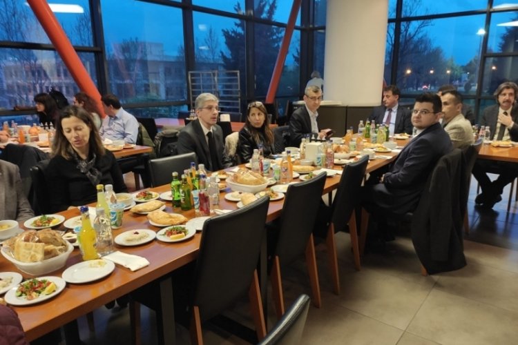 Kılavuz: Ben g&ouml;n&uuml;l huzuruyla g&ouml;revi devrediyorum