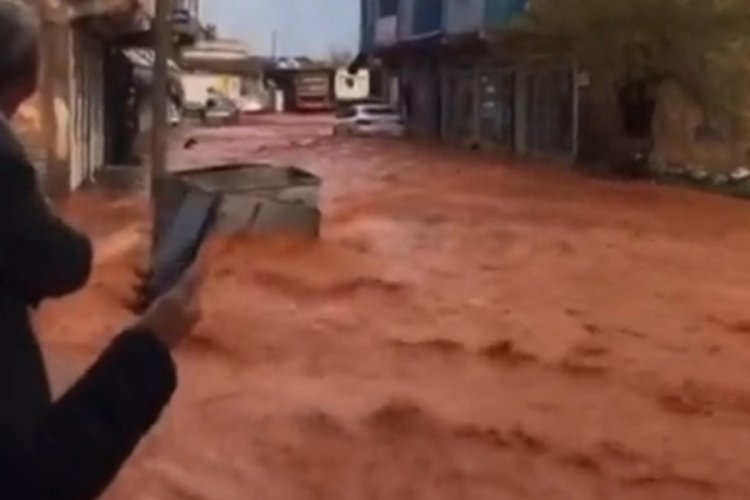 Şanlıurfa'da sağanak yağış yine sele neden oldu