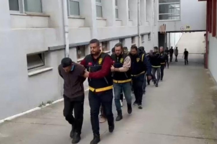 Adana'da 'motosikleti yavaş s&uuml;r' kavgasında kan aktı