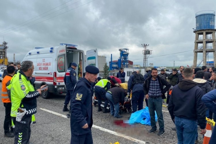 Diyarbakır'da ticari ara&ccedil; Karayolları &ccedil;alışanlarına &ccedil;arptı! &Ouml;l&uuml; ve yaralılar var