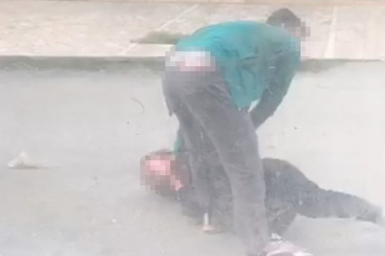 Antalya'da sokak ortasında kadına şiddet! Metrelerce s&uuml;r&uuml;kledi