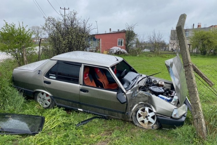 Tekirdağ'da kontrolden &ccedil;ıkan ara&ccedil; yol kenarındaki bah&ccedil;eye u&ccedil;tu