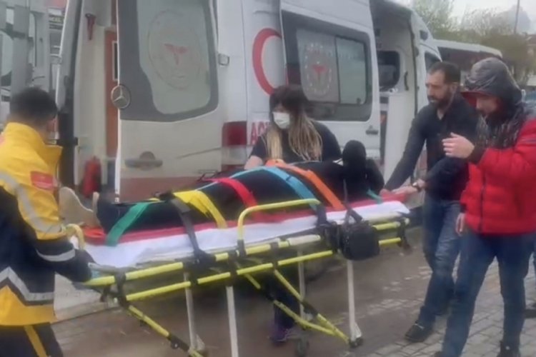 Bursa'da hafif ticarı ara&ccedil; elektrikli bisiklet kullanan kadına &ccedil;arptı