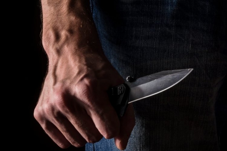 Manisa'da bir şahıs tartıştığı eşini bı&ccedil;aklayarak &ouml;ld&uuml;rd&uuml;