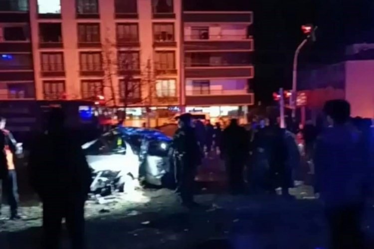 Kayseri'de &ccedil;&ouml;p konteynırına &ccedil;arpan otomobil takla attı: 1 &ouml;l&uuml;