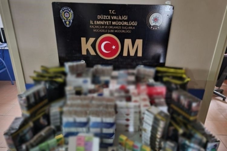 D&uuml;zce'de ka&ccedil;ak t&uuml;t&uuml;n ve sigara ele ge&ccedil;irildi