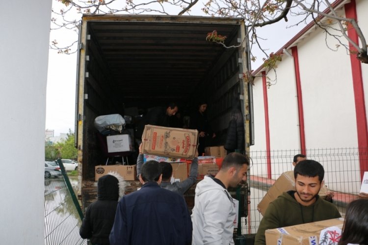 Diyarbakırlı &ouml;ğrencilerden depremzedelere binlerce koli hediye