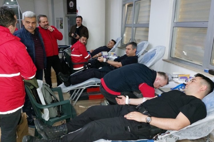 Samsun'da polisler Kızılay'a kan bağışında bulundu