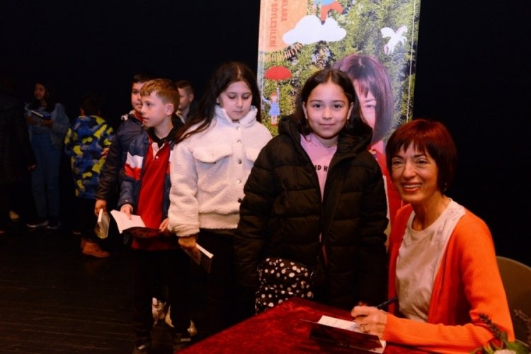 Bursa Nil&uuml;fer'de "&Ccedil;ocuklara Kitap S&ouml;yleşileri" etkinliği d&uuml;zenlendi