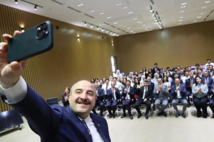 Bakan Varank, Taşkent'te &Ouml;zbek &ouml;ğrencilerle buluştu