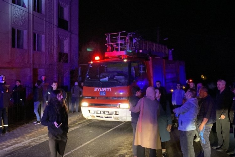 Tekirdağ'da bilgisayar bomba gibi patladı! Mahalle sakinleri sokağa d&ouml;k&uuml;ld&uuml;
