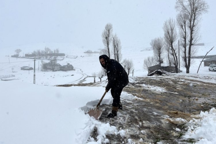Muş'ta 30 k&ouml;y yolu ulaşıma kapandı