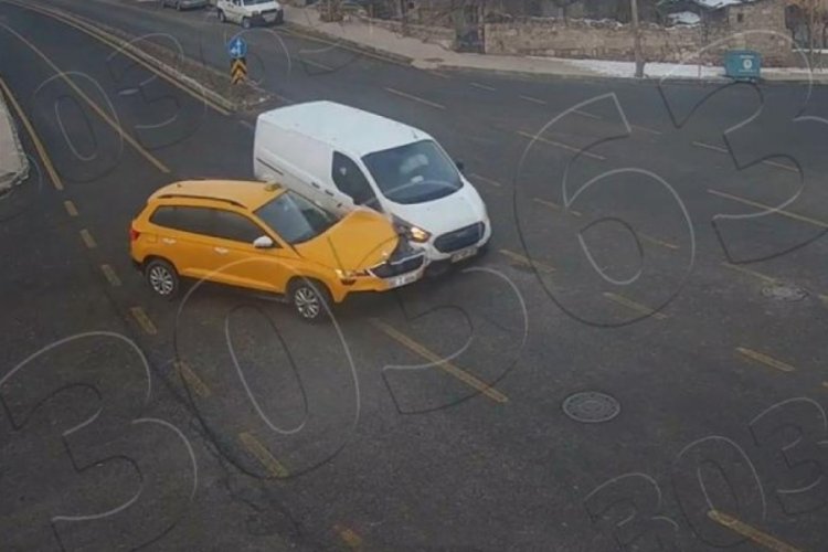 Nevşehir'de yola kontrols&uuml;z &ccedil;ıkan ara&ccedil;lar kazaya sebep oldu