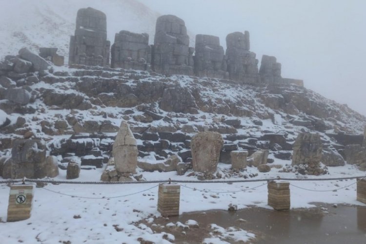 Nemrut Dağı beyaz &ouml;rt&uuml;yle kaplandı
