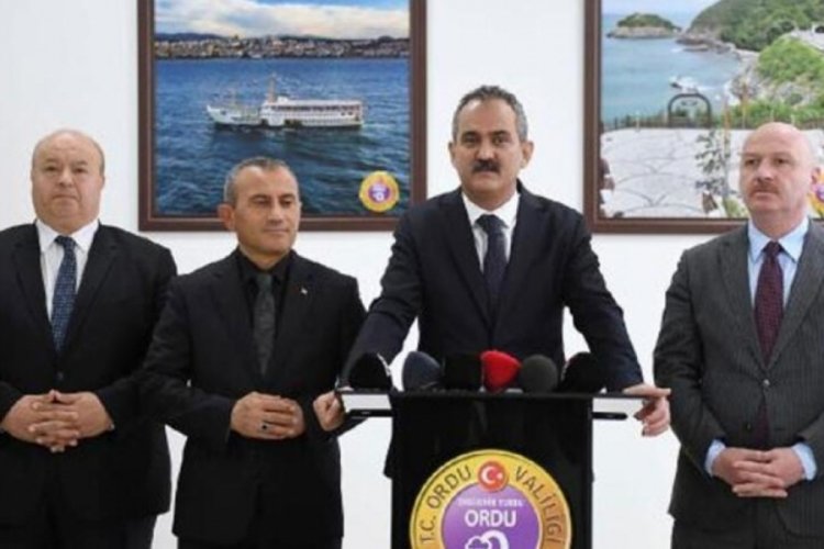 Mahmut  &Ouml;zer: Yıl sonuna kadar t&uuml;m k&ouml;y okullarını 'k&ouml;y yaşam merkezleri' olarak a&ccedil;acağız