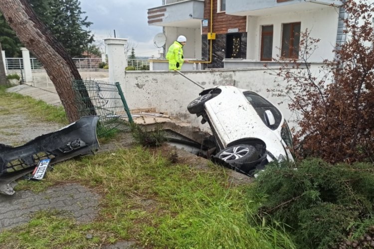 Samsun'da kazada hurdaya d&ouml;nen ara&ccedil;lardan sağ &ccedil;ıktılar