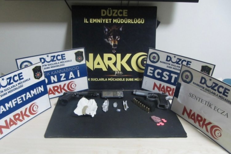 Düzce'de şüpheli araçtan uyuşturucu çıktı