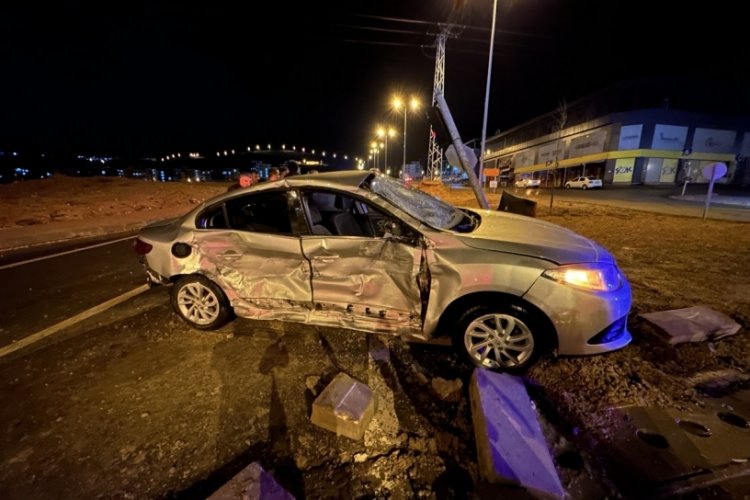 Elazığ'da tır ile otomobil &ccedil;arpıştı: 3 yaralı