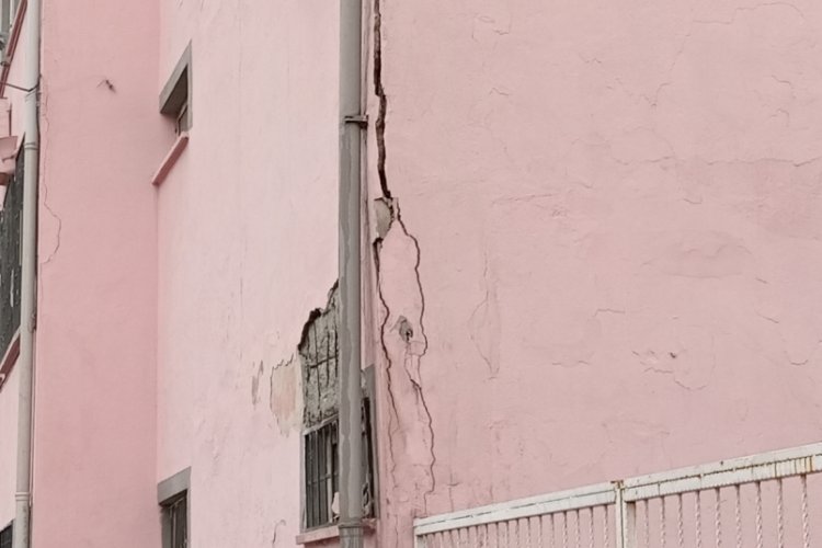 İstanbul Bah&ccedil;elievler'de bir ortaokulda korkutan manzara