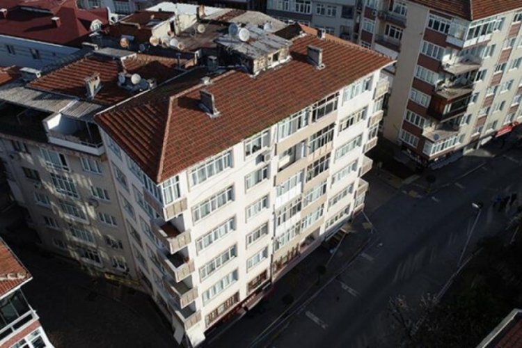 İstanbul'da boşaltılan 6 katlı bina havadan g&ouml;r&uuml;nt&uuml;lendi