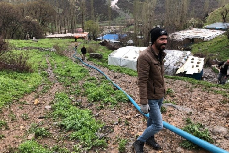 Şırnak'ta sel nedeniyle zarar g&ouml;ren i&ccedil;me suyu şebekesini k&ouml;yl&uuml;ler d&uuml;zeltti