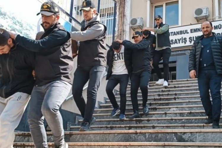 İstanbul'da esnafı şoke eden anlar! Telefona gelen mesajla 2 milyonu &ccedil;alındı