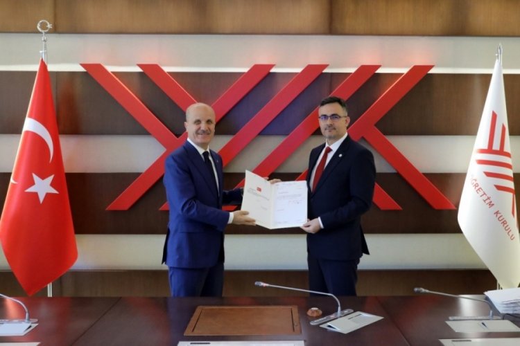 BT&Uuml; Rekt&ouml;r&uuml; &Ccedil;ağlar Mazbatasını aldı
