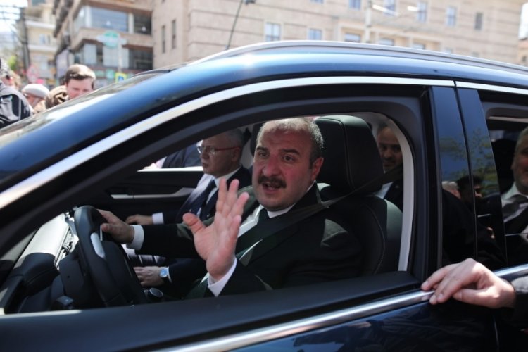 Bakan Varank, se&ccedil;im &ccedil;alışmaları i&ccedil;in Bursa'ya Togg ile geldi