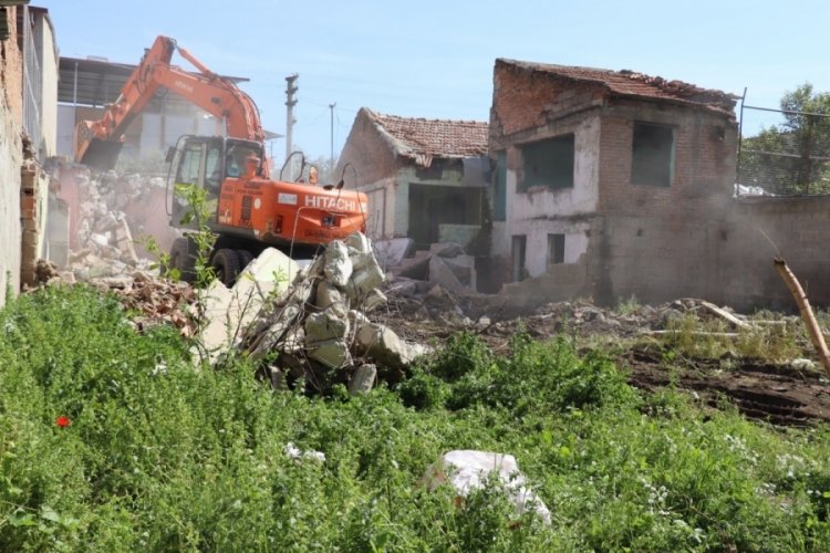 Aydın Nazilli'de metruk binalar yıkılıyor