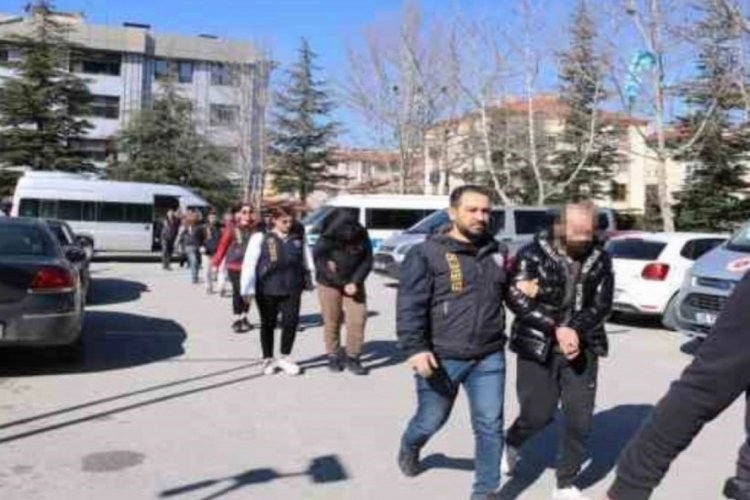 Depremzedelere yardım vaadiyle dolandırıcılık yapan 7 kişi tutuklandı