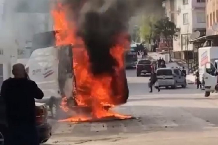 Kocaeli'nde belediyeye ait ara&ccedil; alev alev yandı